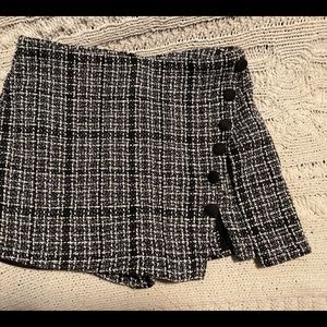 NWT Do+Be black and white skirt FITS VERY SMALL